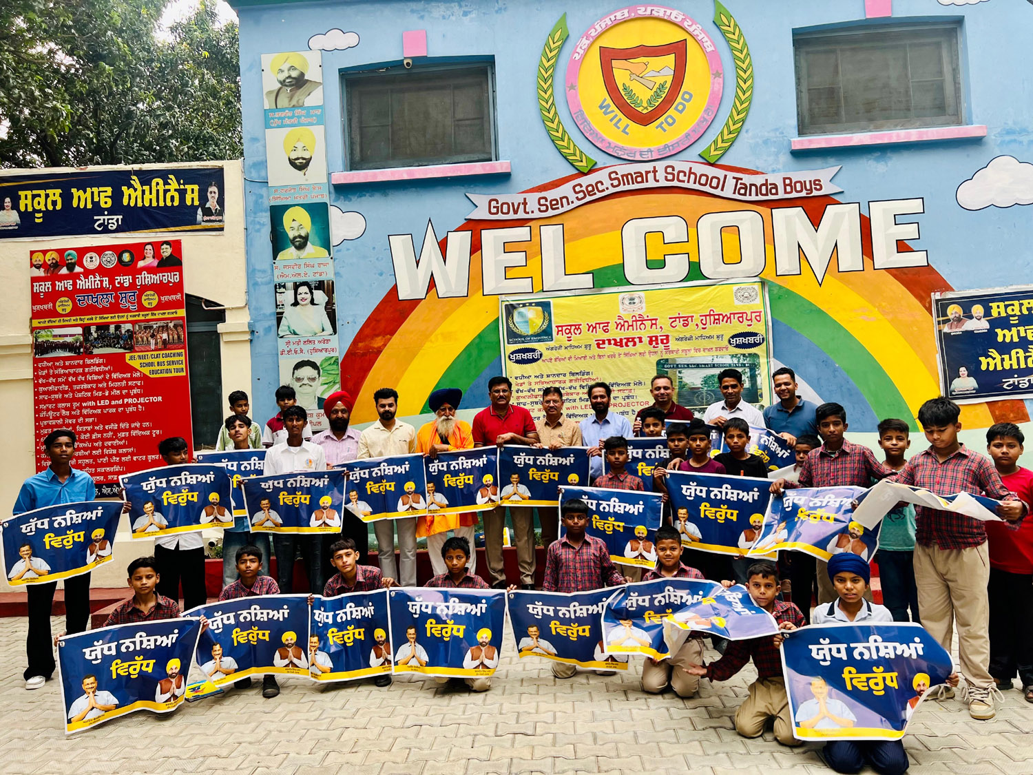 Students were made aware about the war against drugs in School of Eminence Tanda.
